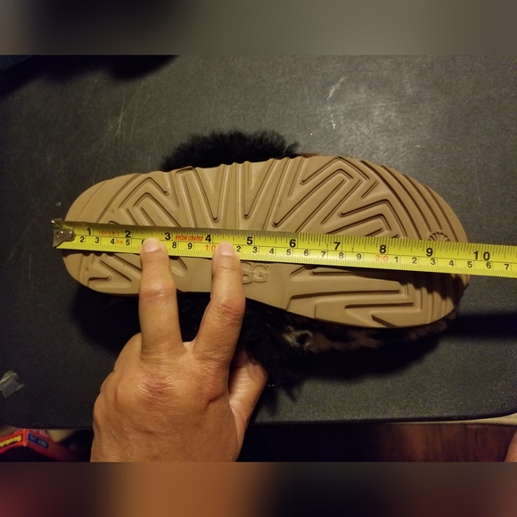 UGG Slippers - Picture 8 of 8